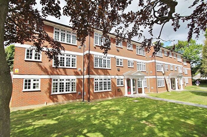 2 Bedroom Flat To Rent In Witham Road, Copper Beeches, TW7