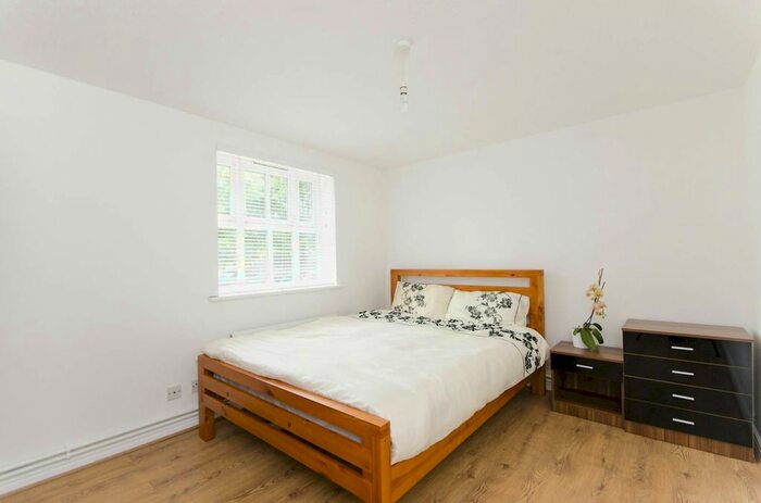 2 Bedroom Flat To Rent In Yeoman Close, Beckton, London, E6