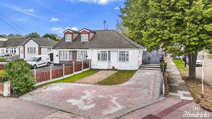 2 Bedroom Bungalow For Sale In Eastwood Old Road, Leigh On Sea, SS9