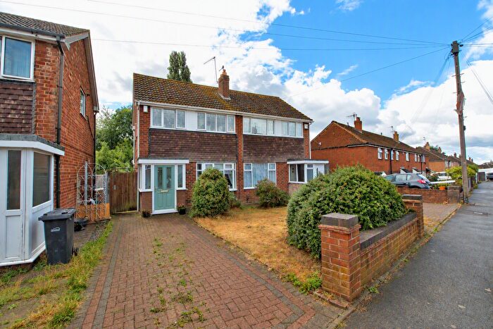 3 Bedroom Semi-Detached House For Sale In Heydon Road, Brierley Hill, DY5