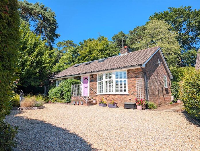 4 Bedroom Detached Bungalow For Sale In Eight Bells Close, Buxted, Uckfield, TN22