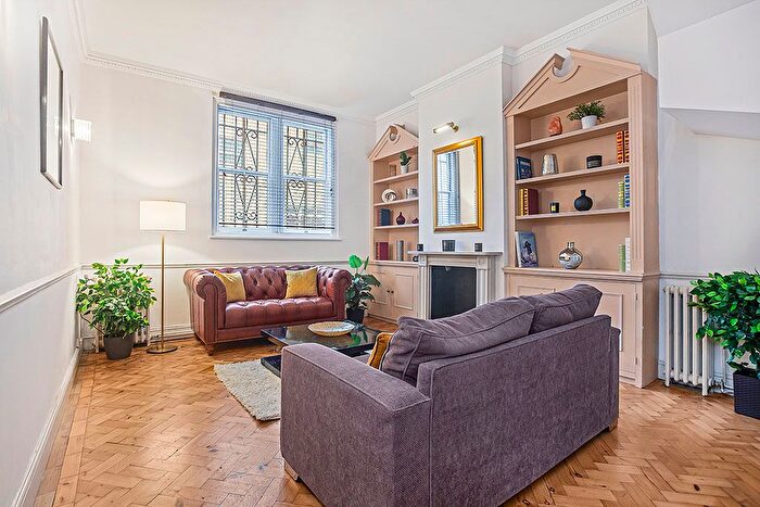 2 Bedroom Mews To Rent In Atherstone Mews, London, SW7