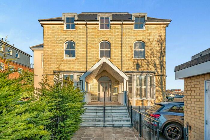 2 Bedroom Flat To Rent In Enmore Road, Croydon, London, SE25