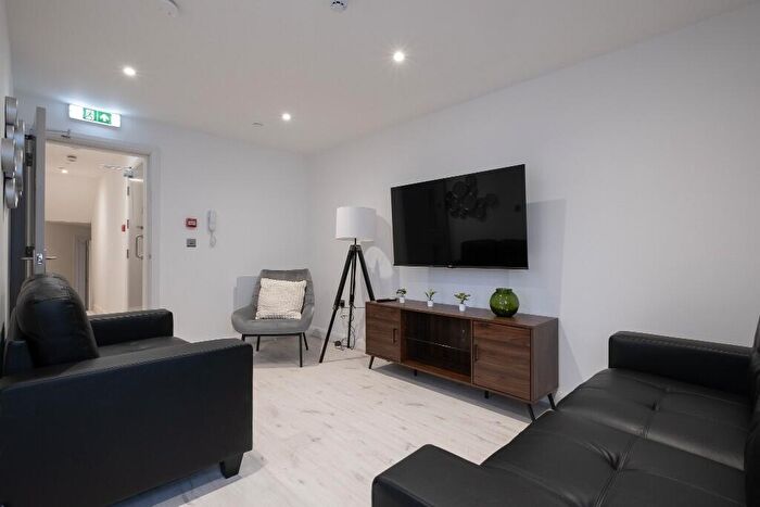 6 Bedroom Flat To Rent In Flat, Aberdeen House, De La Beche Street, Swansea, Wales, SA1