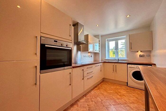 2 Bedroom Flat To Rent In Oakwood Avenue, Beckenham, BR3