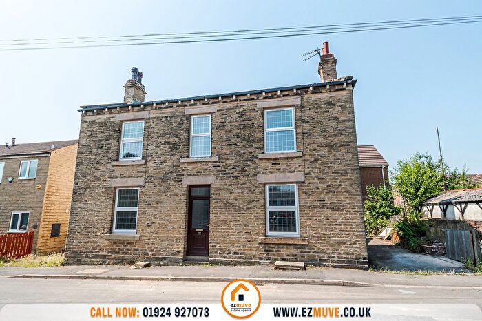 3 Bedroom Detached House For Sale In Healey Street, Batley, WF17