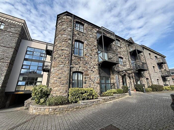 2 Bedroom Apartment For Sale In Lloyd George Avenue, Cardiff, CF10