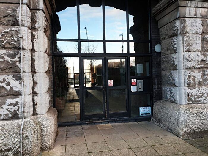 2 Bedroom Flat To Rent In Waterloo Warehouse, Bed Apt, L3