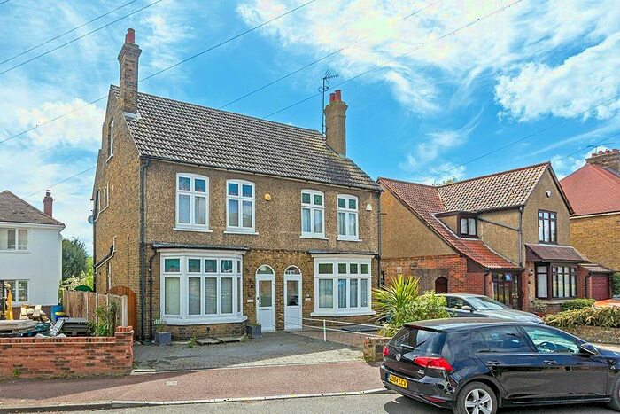 4 Bedroom Semi-Detached House To Rent In Borden Lane, Sittingbourne, Kent, ME10