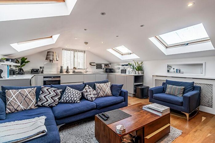 2 Bedroom Duplex For Sale In Balls Pond Road, Islington, London, N1