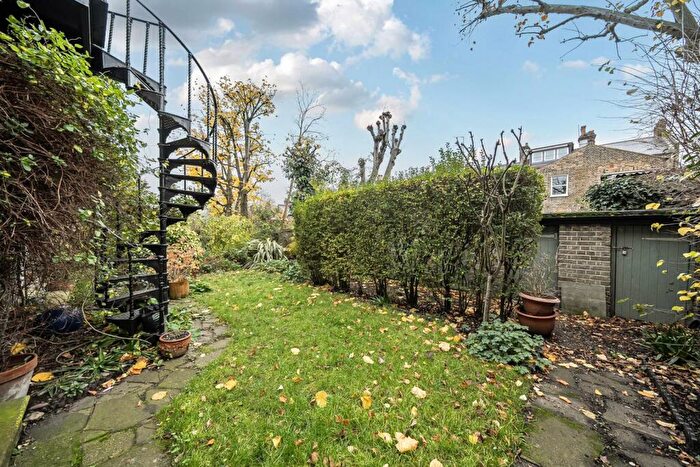 3 Bedroom Flat For Sale In Brondesbury Park Mansions, Queen's Park, London, NW6