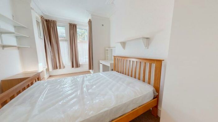 5 Bedroom Terraced House To Rent In Headingley Mount, Headingley, Leeds, LS6