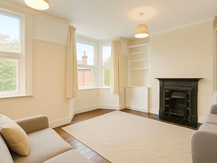 3 Bedroom Flat For Sale In Atheldene Road, London, SW18