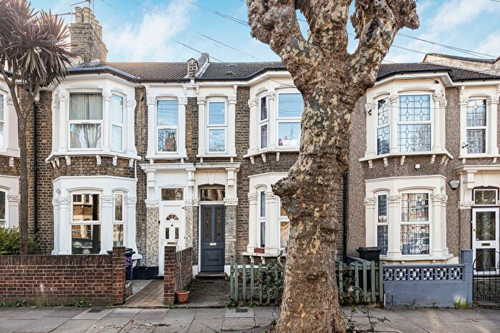 3 Bedroom Terraced House For Sale In Roding Road, Hackney, E5