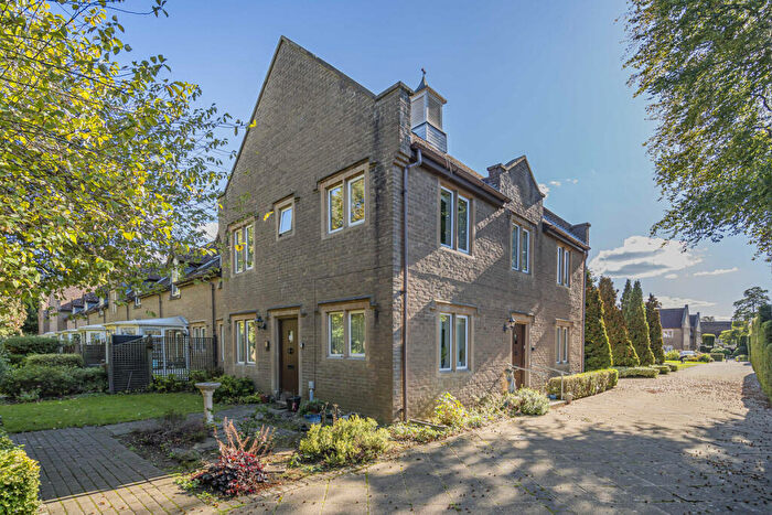 2 Bedroom Apartment For Sale In Kings End, Bicester, OX26