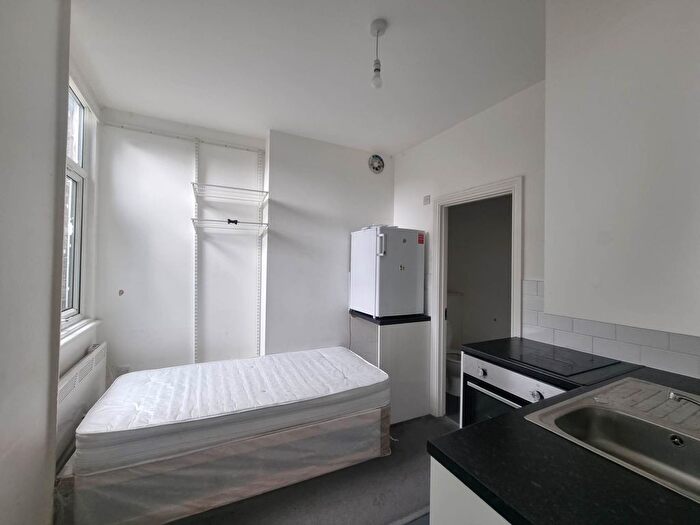 Studio To Rent In Queens Parade, Green Lanes, Turnpike Lane, N8