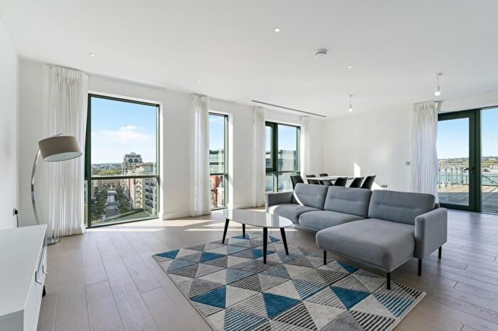 4 Bedroom Apartment To Rent In Fairbank House, Beaufort Square, London, NW9