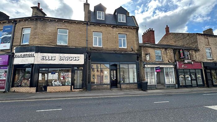 Town House To Rent In Commercial Street, Shipley, BD18