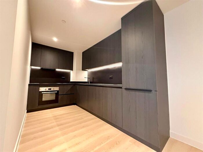 2 Bedroom Apartment To Rent In Waterhouse Gardens, Manchester, M3