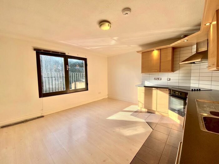 2 Bedroom Apartment To Rent In Crawley Road, Horsham, RH12