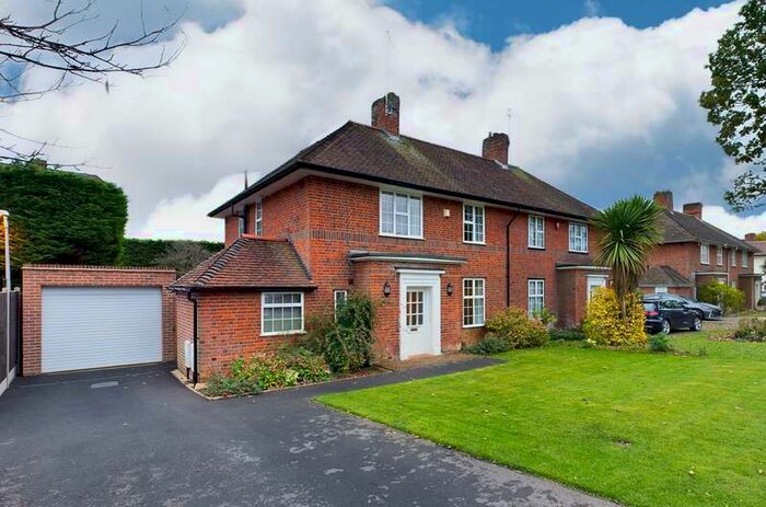 3 Bedroom Semi-Detached House To Rent In Guessens Road, Welwyn Garden City, AL8