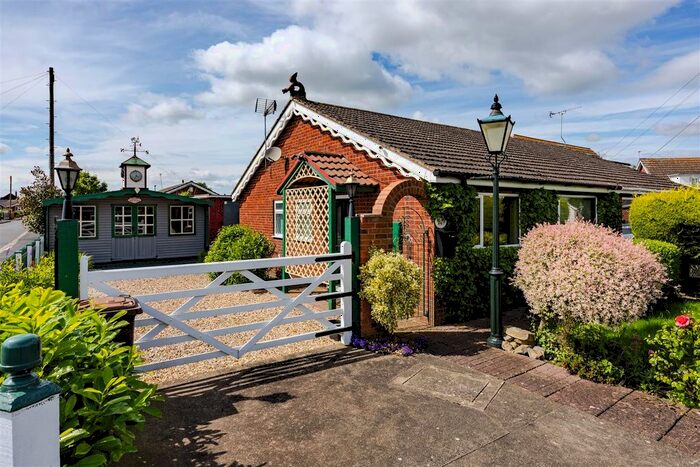 2 Bedroom Semi-Detached Bungalow For Sale In The Meadows, Burringham, Scunthorpe, DN17