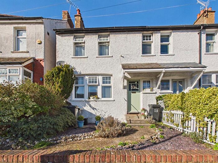 3 Bedroom End Of Terrace House For Sale In Malcolm Road, Coulsdon, CR5