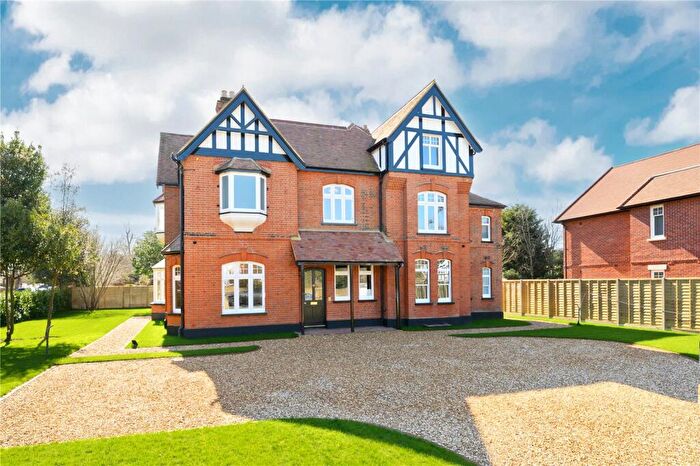 6 Bedroom Detached House For Sale In Beauchamp Road, East Molesey, Surrey, KT8