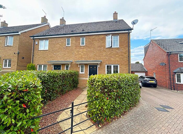 3 Bedroom Semi-Detached House For Sale In Chestnut Close, Milton Malsor, Northampton, NN7