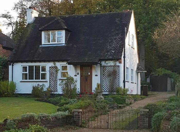 3 Bedroom Detached House To Rent In Pierrefondes Avenue, Farnborough, GU14