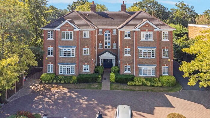 2 Bedroom Apartment For Sale In Eastbury Avenue, Northwood, HA6