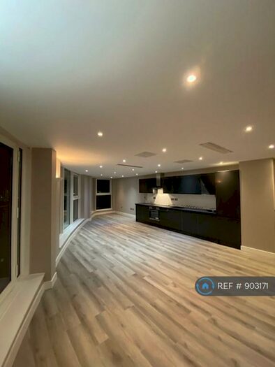 3 Bedroom Penthouse To Rent In The Mast, London, E16