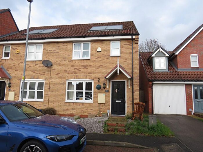 3 Bedroom Semi-Detached House For Sale In Gulliver Road, Irthlingborough, Wellingborough, NN9