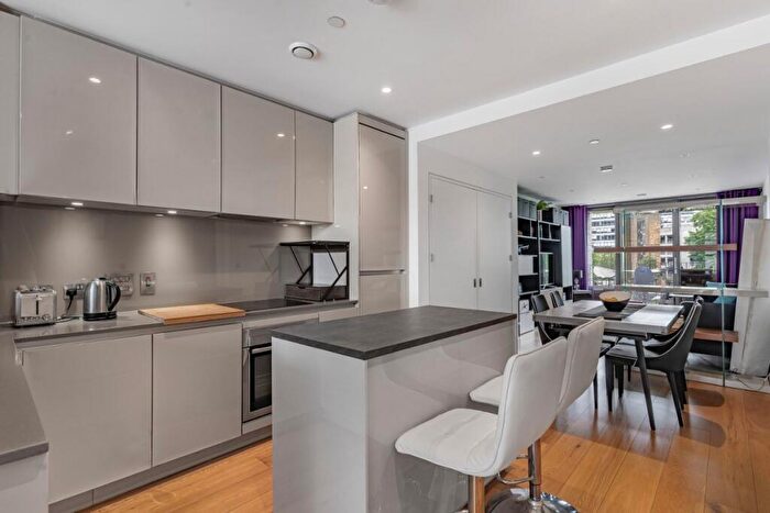 2 Bedroom Flat To Rent In Vita Apartments, Caithness Walk, Croydon, CR0