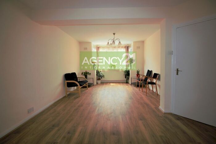 3 Bedroom Terraced House To Rent In Fourth Avenue, Manor Park, E12