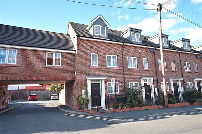 3 Bedroom End Of Terrace House For Sale In Vincent Street, Macclesfield, SK11