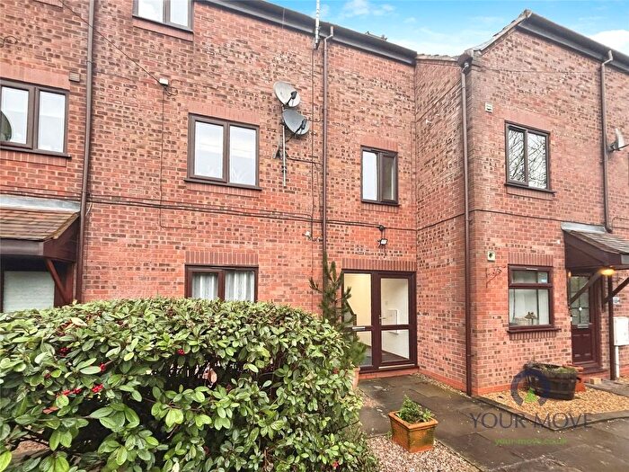 2 Bedroom Flat To Rent In Acre Lane, Droitwich, Worcestershire, WR9