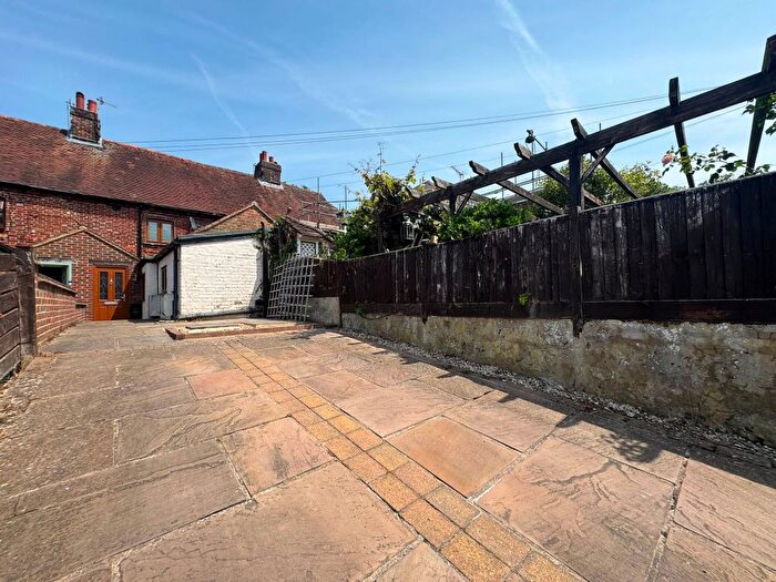 2 Bedroom Cottage To Rent In Mill Lane, Dartford, DA4