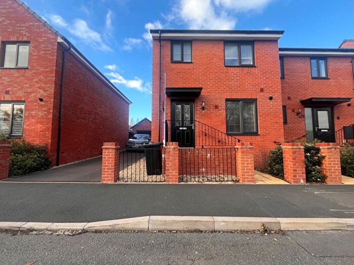 3 Bedroom House To Rent In Hunts Road, Birmingham, B30