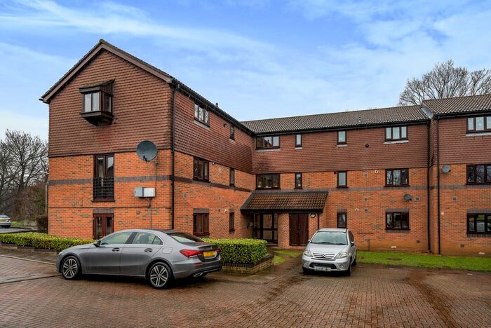 2 Bedroom Flat To Rent In Woodfall Drive, Crayford, Dartford, DA1