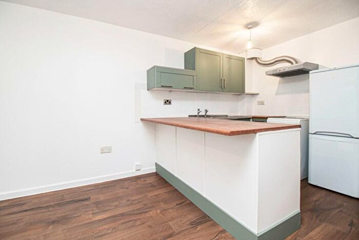 1 Bedroom Terraced House To Rent In Redwood Way, Barnet, EN5