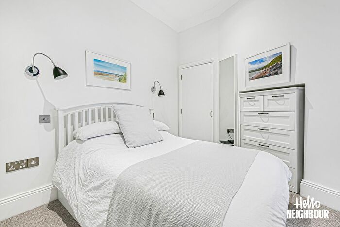2 Bedroom Flat To Rent In Clapham Road, London, SW9