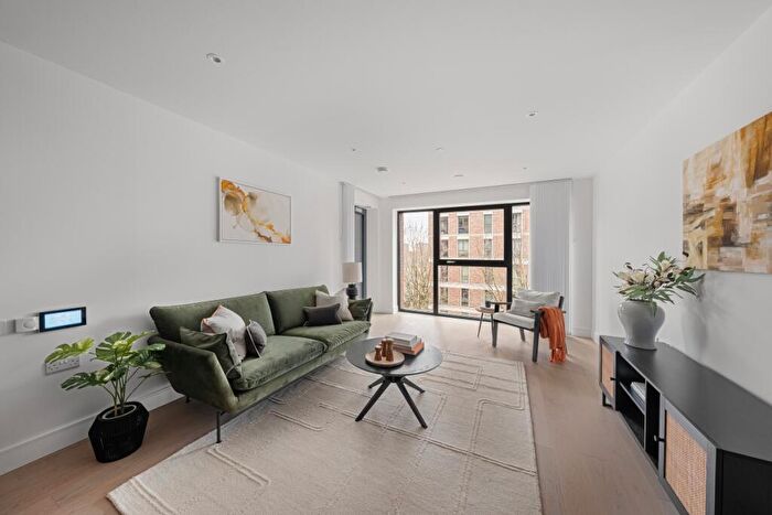 2 Bedroom Flat For Sale In Belfield Mansions, London, SE17