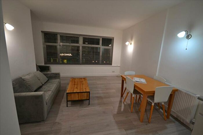 3 Bedroom Flat To Rent In Kilburn High Road, London, NW6