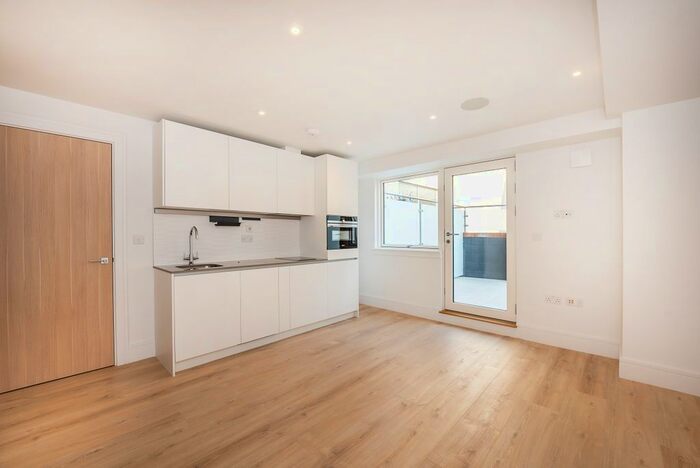 Studio To Rent In Princess Way, Redhill, RH1