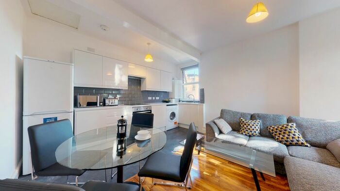 3 Bedroom Flat To Rent In Askew Road, Shepherd's Bush, W12
