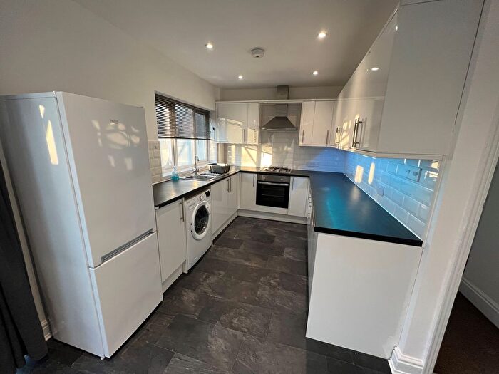 3 Bedroom End Of Terrace House To Rent In Glendower Avenue, Coventry, CV5