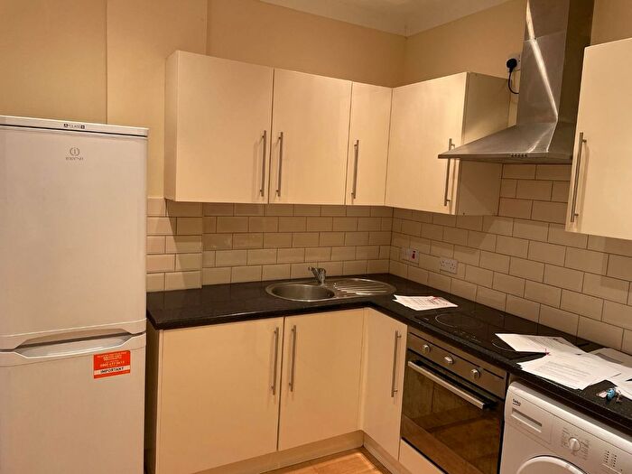 1 Bedroom Flat To Rent In Church Street, Reigate, RH2