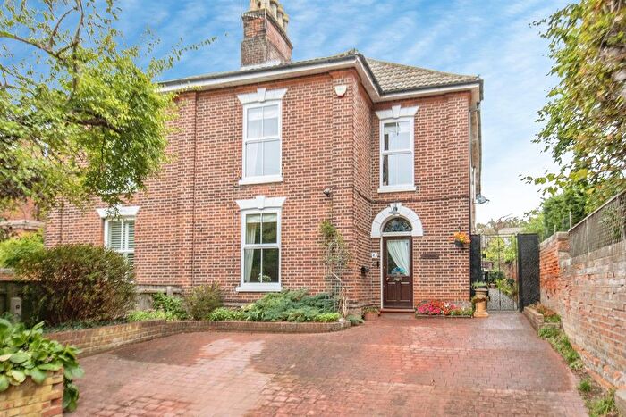 3 Bedroom Semi Detached House For Sale In Bishops Hill, Ipswich, IP3