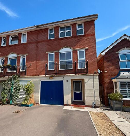 4 Bedroom Semi Detached House To Rent In Vickers Road, Ash Vale, Aldershot, GU12